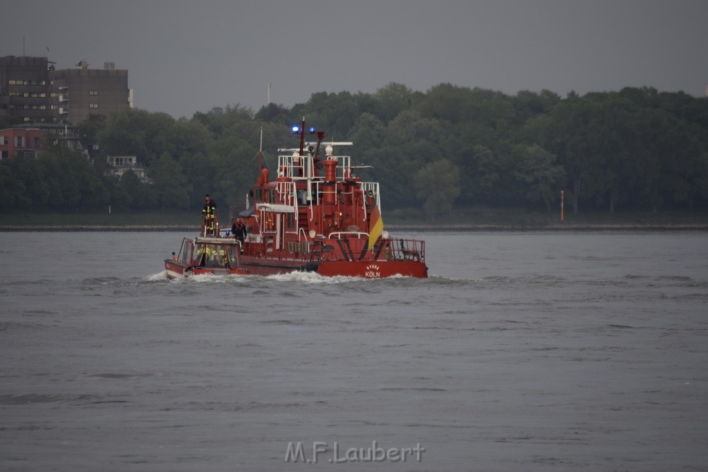 PRhein Koeln Porz Ensen Schwimmer untergegangen P115.JPG - Miklos Laubert